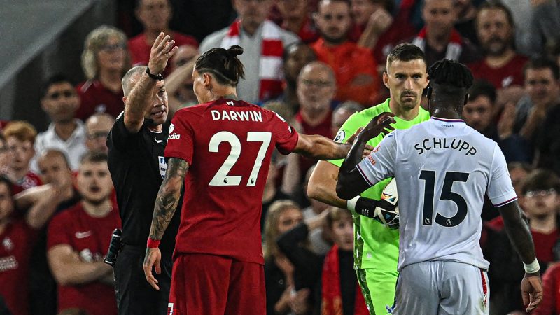 Liverpool 1-1 Crystal Palace : Hòa thất vọng, Thẻ đỏ đầu tiên của tân binh Nunez