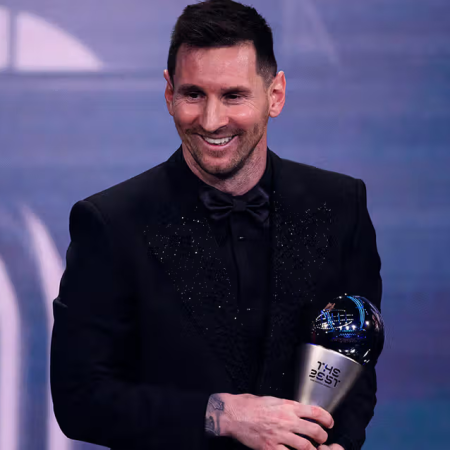 Messi nhận giải nam cầu thủ xuất sắc nhất tại FIFA The Best 2022