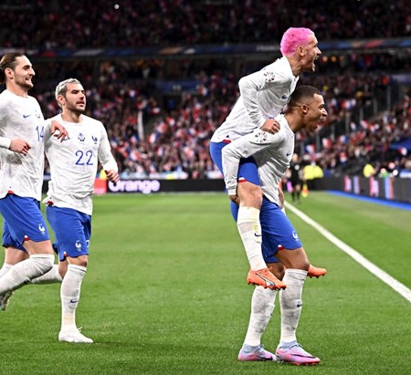 Pháp thắng đậm Hà Lan 4-0